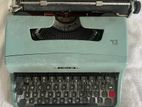 Olivetti Littera 32 Classic Typewriter