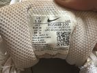 White Nike Sneakers (Used)