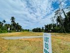 පාදුක්ක නගරාසන්නයෙන් අගනා පර්චස් 10 නේවාසික බිම් කොටස් විකිණීමට