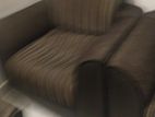 පාවිච්චි කරන ලද sofa set එකක් විකිණීමට ඇත