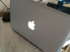 Apple MacBook