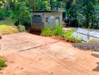 නිස්කලංක වටපිටාවකින් යුක්ත අඩක් නිමකරන ලද නිවස සමග ඉඩම Bokkawala