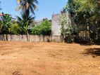 Peliyagoda : 40 Perch Highly Commercial Land for Sale facing Kandy Road
