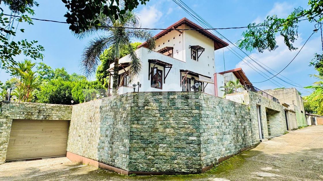(PH726) Luxury Three Storey House for Sale in Thalapathpitiya | ikman
