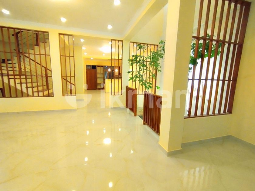 Piliyandala අති සුඛෝපභෝගී අලුත්ම තෙමහල් නිවස විකිණීමට ikman