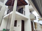 Piliyandala - Brand New Three Storied House for sale