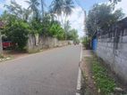 Piliyandala Suwarapala carpet rd facing land for sale .