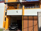 Piliyandala - Three Storied House for sale