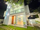 Piliyandala Town / Luxury House For Sale with POOL -