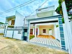 පිලියන්දල නගරයෙහි පිහිටි අලුත්ම තෙමහල් නිවසක් විකිණීමට