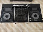 Pioneer CDJ 2000 Nexus Player’s with DJM 900nexus Mixer