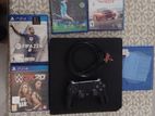 Play station 4 Slim