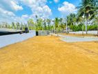 පනාගොඩබස් පාරට ලගින් වටිනා ඉඩමක්