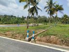 පොල්ගස්ඕවිට ජයලියගම පාරෙන් බිම් කොටස් විකිණීමට
