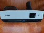 Portable & Lightweight Epson EMP-1715 Multimedia Projector