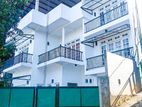 පර්චස් 10ක ඉඩමක් සමඟ තෙමහල් නිවසක් විකිණීමට නුවර