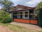 ‎ප්‍රදේශයේ වටිනා මිලට ‎අංග සම්පූර්ණ නිවස හංවැල්ල