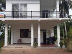 ප්රධාන බස් මාර්ගයට මුහුණලා අංගසම්පූර්ණ දෙමහල් නිවසක්
