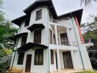 Prime Located bunglow for sale in Kandy Hanthana