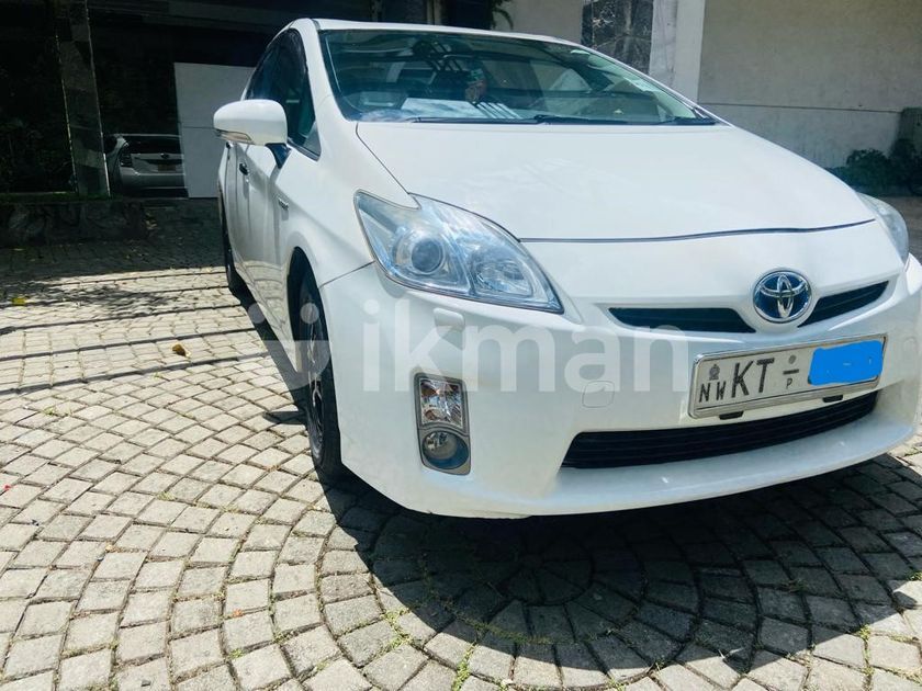 Toyota Prius Car for Rent in Kandy City ikman