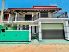 Quality An Upstairs Luxury Newly House Sale Negombo (Daluwakotuwa)