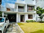 Quality Luxurious House for Sale in Athurugiriya