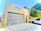 Ready-to-Move Contemporary House – Prime Location