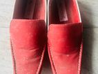 Red shoues
