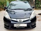 Rent a Car - Honda Fit Shuttle (HYBRID)