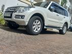 Rent a Car-Mirsubishi Montero Suv