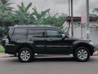 Rent a Car - Mitsubishi Montero