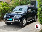 Rent a Car - Mitsubishi Montero