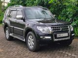 Rent a Car Mitsubishi Montero