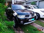Rent a Car - Mitsubishi Montero