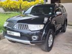 Rent a Car MITSUBISHI MONTERO SPORT