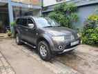 Rent a Car - Mitsubishi Montero Sport