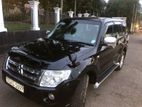 Rent A Car - Mitsubushi Montero V6 Black