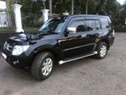 Rent a Car - Montero V6 Loaded Black
