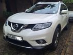 RENT A CAR NISSAN X-TRAIL