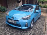 RENT A CAR TOYOTA AQUA