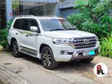 Rent A Car Toyota Land cruiser sahara V8