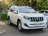 Rent a Car Toyota prado