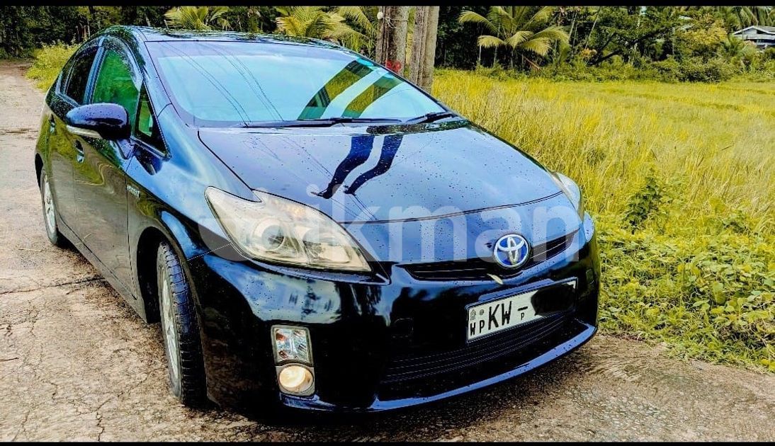Rent a car Toyota Prius in Delgoda ikman