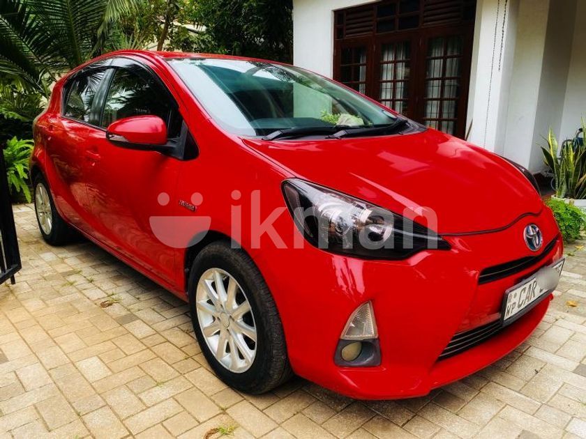 Rent Toyota Aqua Hybrid with rental insurance -TOURMI SL in Pannipitiya ...