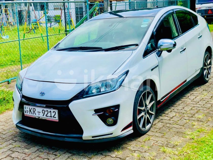 Toyota Prius Rent in Homagama ikman.lk