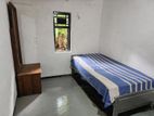 Room for rent in Athururgiriya