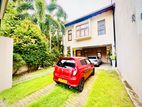 (S1111) Luxury 4Br Two Storey House for Sale in Talawathugoda