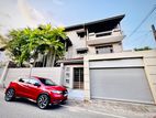 (S1381) Three Storey House for Rent in Battaramulla