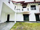 (S643) Two Storey House for Sale in Thalawathugoda, Akuregoda Lake Rd