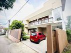 (S712) Two Storey House for Rent in Battaramulla - Uper Floor